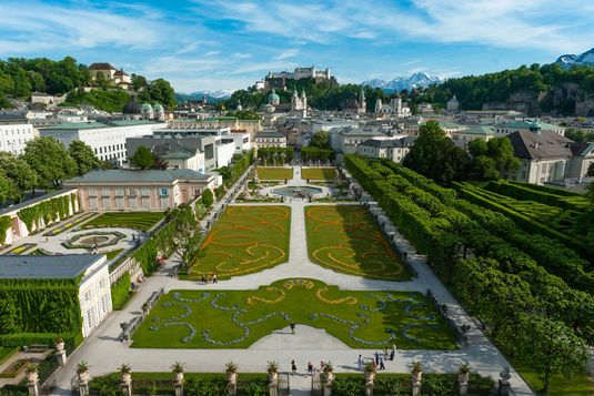 Mirabellgarten in Salzburg im Frühling mit Blick auf die Festung Hohensalzburg, ©Tourismus Salzburg, Foto: Breitegger Günter 
